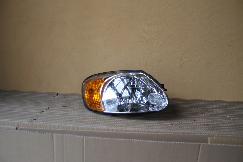 фото №1, Hyundai accent 02-06 лампа правая передняя eur.