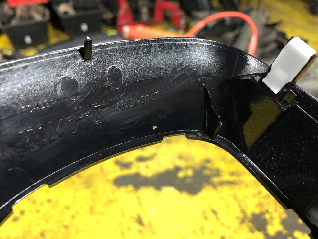 фото №4, Toyota yaris iii туннель средний рамка выборщик