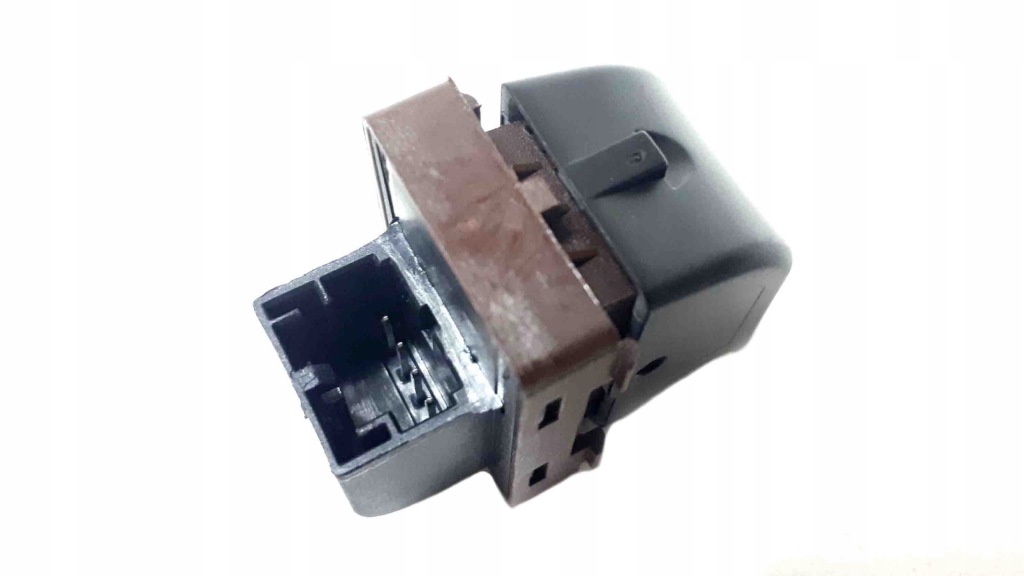 фото №4, Кнопка замка задній кришки audi a5 2008-2011