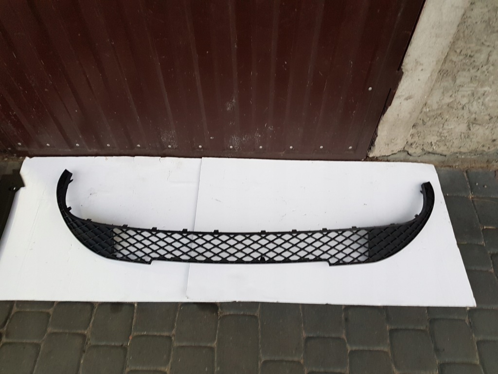 фото №1, Решётка бампера перед средняя mercedes w176
