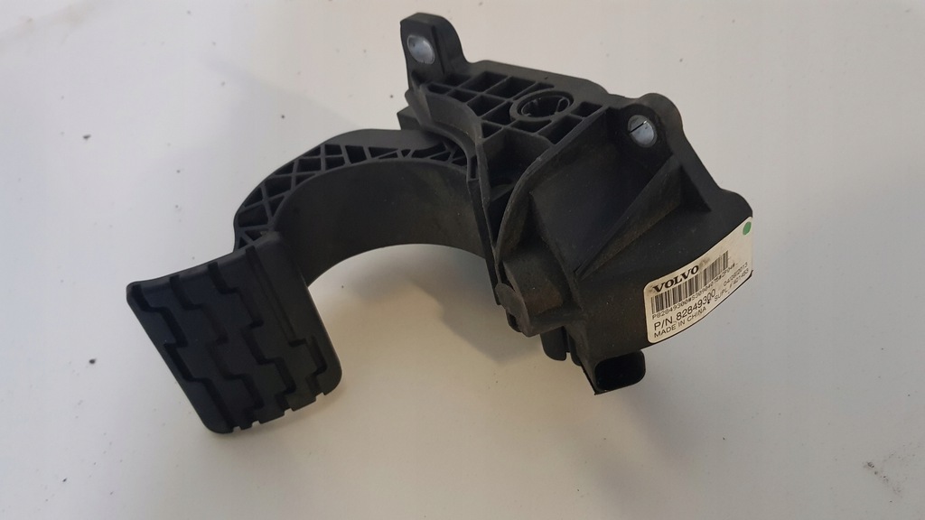 фото №1, Кронштейн педалей volvo оригинальный номер 824246691