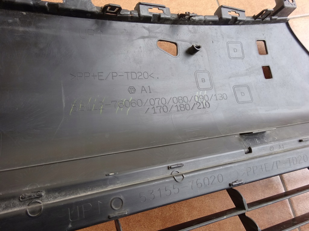 фото №16, Lexus ct200h lift 2014-2017 14-17 решітка середня