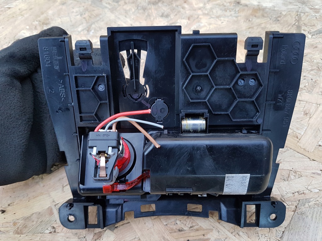 фото №3, Audi a4 a5 8t прикуриватель пепельница