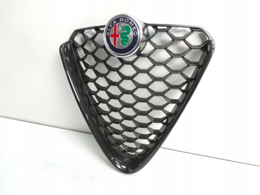 фото №2, Alfa romeo giulia решітка радіатора решітка радіатора scudetto black bez veloce