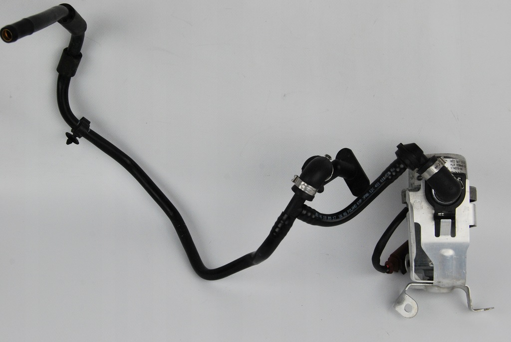 фото №1, Насос вакууму кронштейн audi r8 8e0927317k