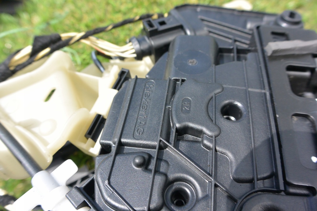 фото №8, Замок двері insta лівий правий задня vw passat cc lift