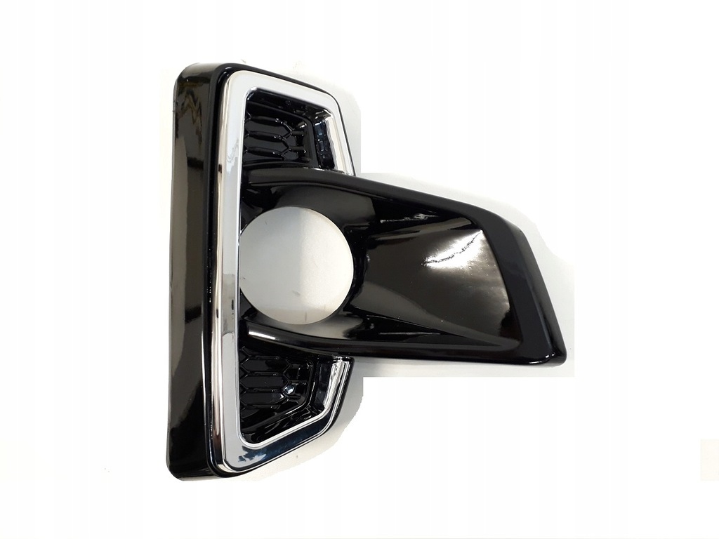 фото №1, Правая решётка противотуманной фары хром toyota hilux 2018 2019