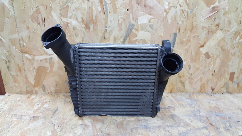 фото №1, Радіатор повітря інтеркулер vw touareg 7p 7p6