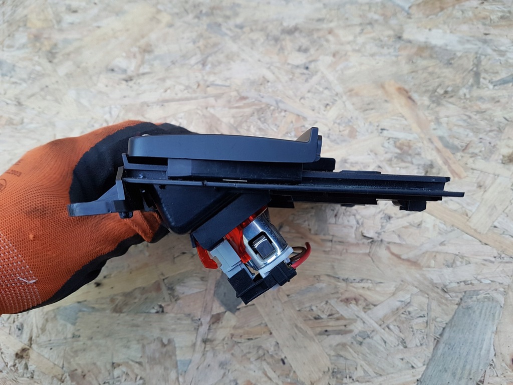 фото №4, Audi a4 a5 8t прикуриватель пепельница