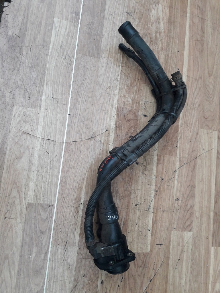 фото №1, Hyundai i40 sedan 1.7 crdi заливна горловина пального труба