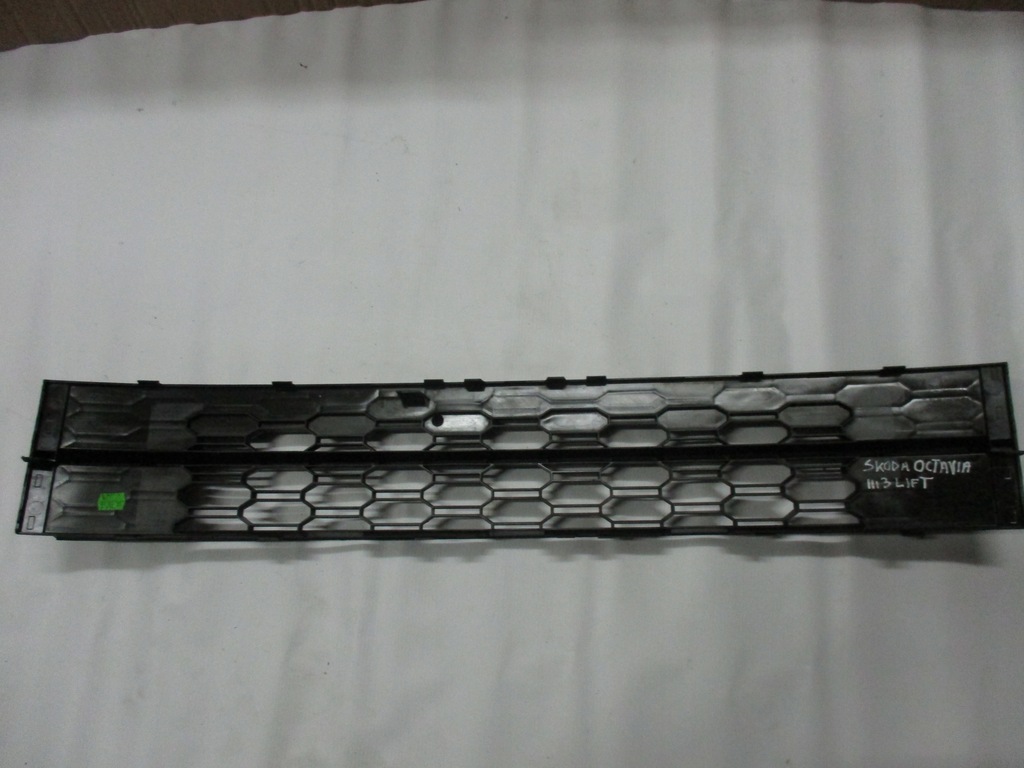 фото №7, Решітка середня skoda octavia iii 5e0853677l