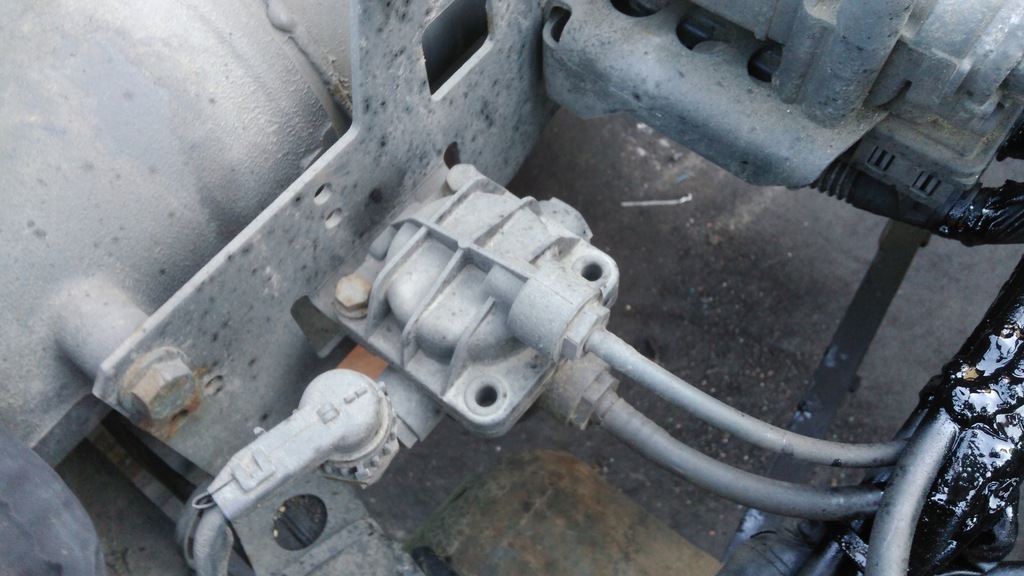 фото №1, Клапан тормоза ручного mercedes actros mp4 100 zł