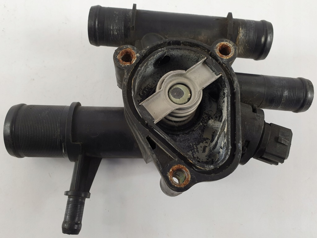 фото №6, Корпус термостата vivaro trafic 1.9 8200074349c