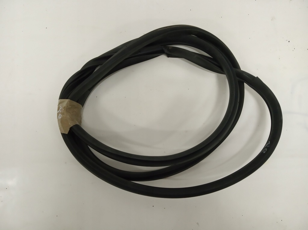 фото №1, Kia carens iv прокладка кузовна перед права