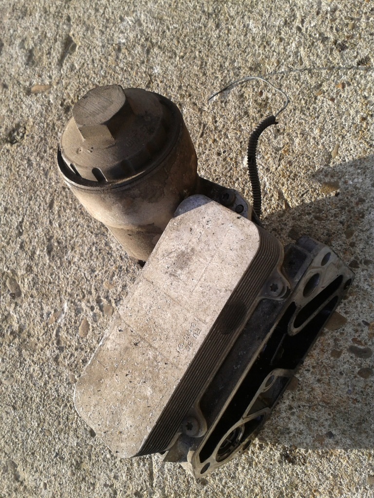 фото №1, Основание фильтра масла touareg 2.5 tdi 070115389b