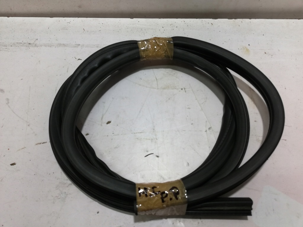 фото №1, Прокладка двері правий перед mitsubishi colt 04-08