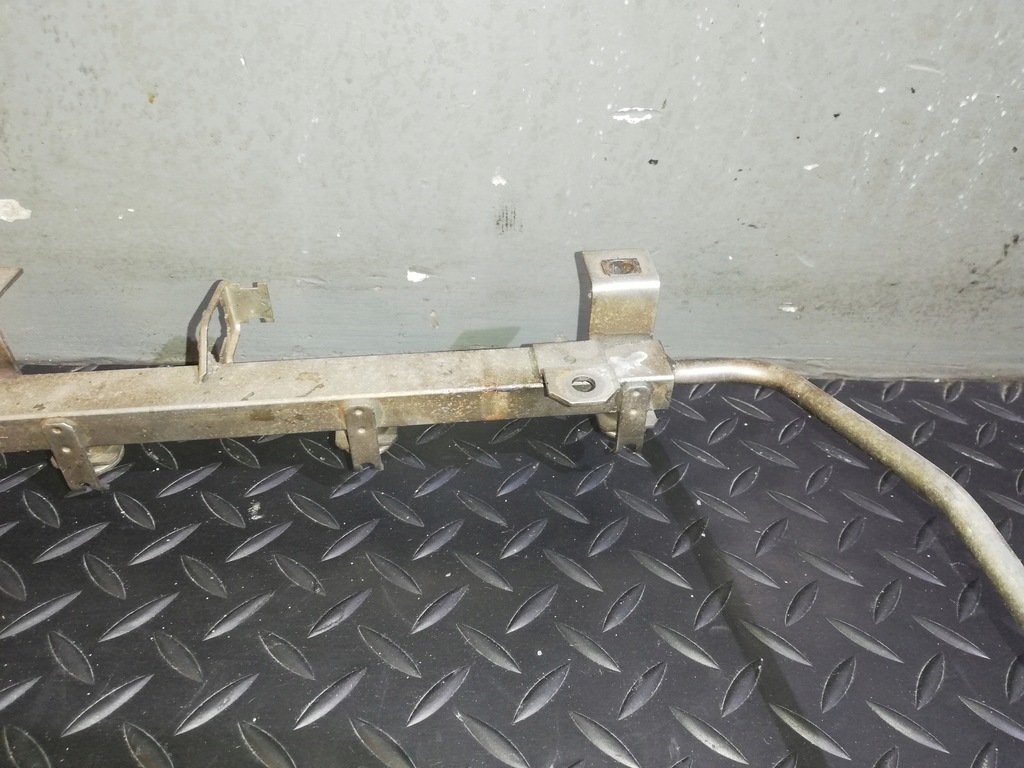 фото №6, Молдинг упорскування audi a6 c5 4.2 ars 077133681l