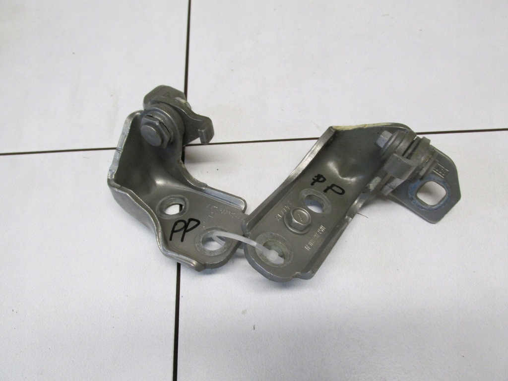 фото №1, Петля дверь перед правый цвет nc b-max 2013 rok