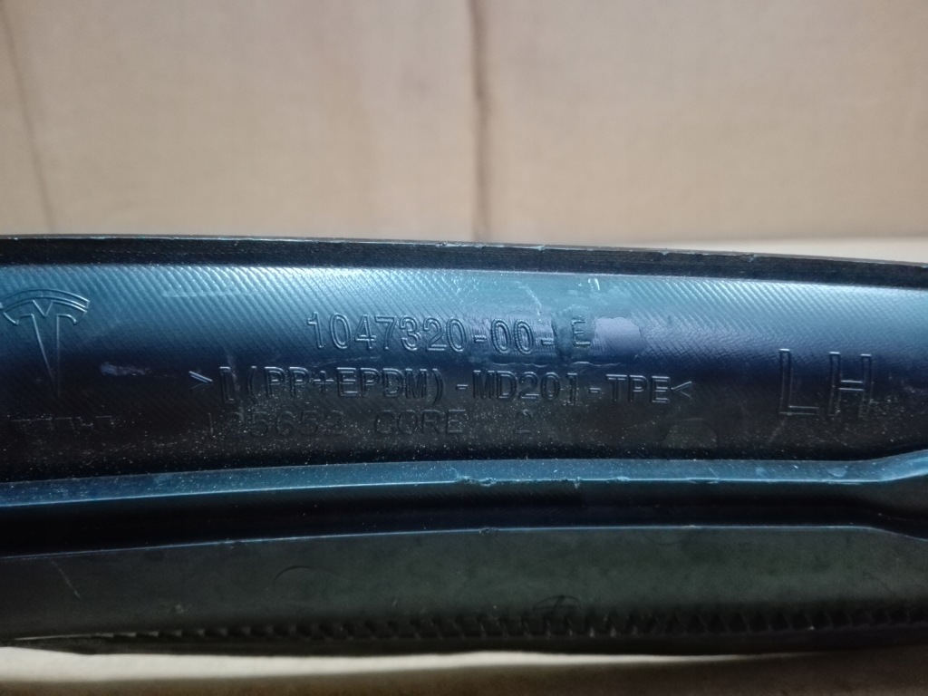 Tesla x обшивка стойка багажника левая 104732000e в Украине