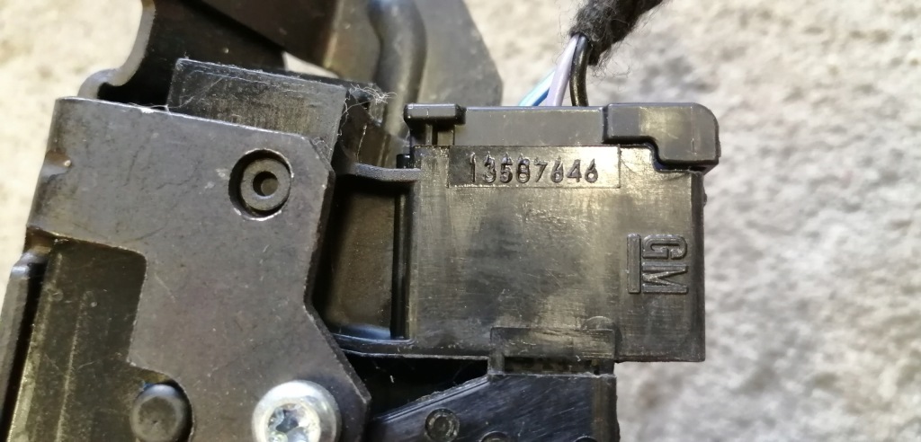 фото №3, Opel karl замок крышки 13587646