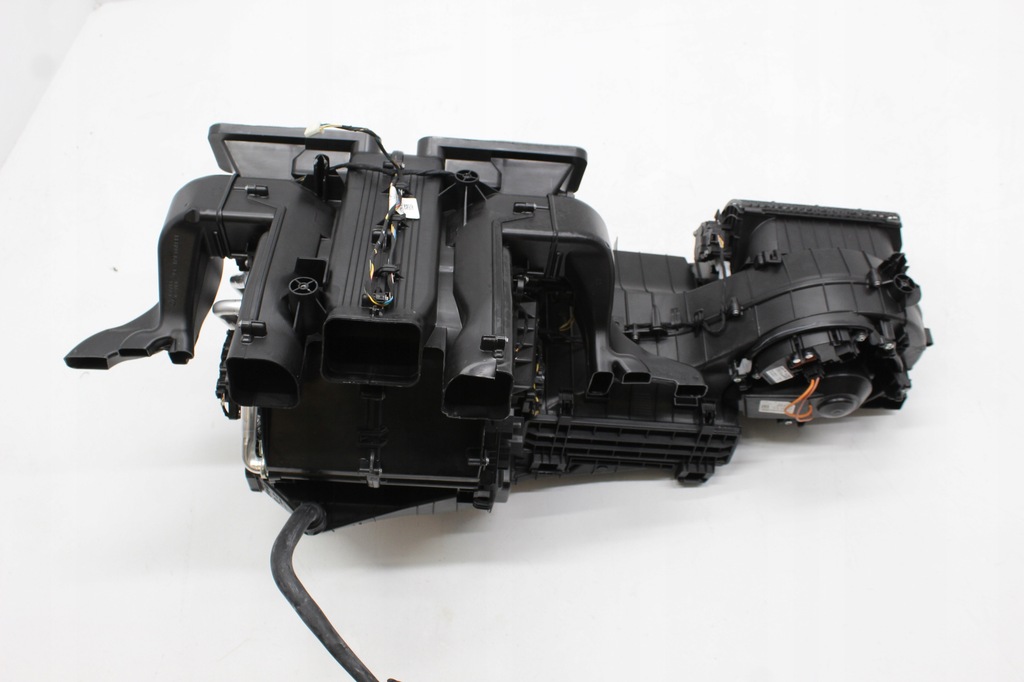 фото №2, Infiniti q30 обігрівач a2468305101