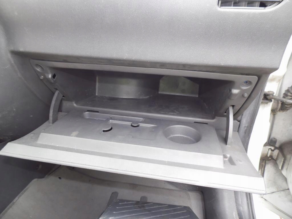 фото №6, Бардачок правый пассажира с панели opel corsa c 3d 03-