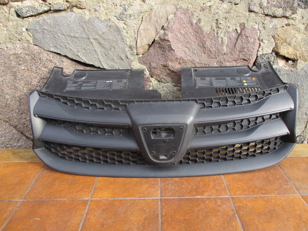 фото №1, Dacia оригинальный номер 623107634 решётка радиатора решётка радиатора sander