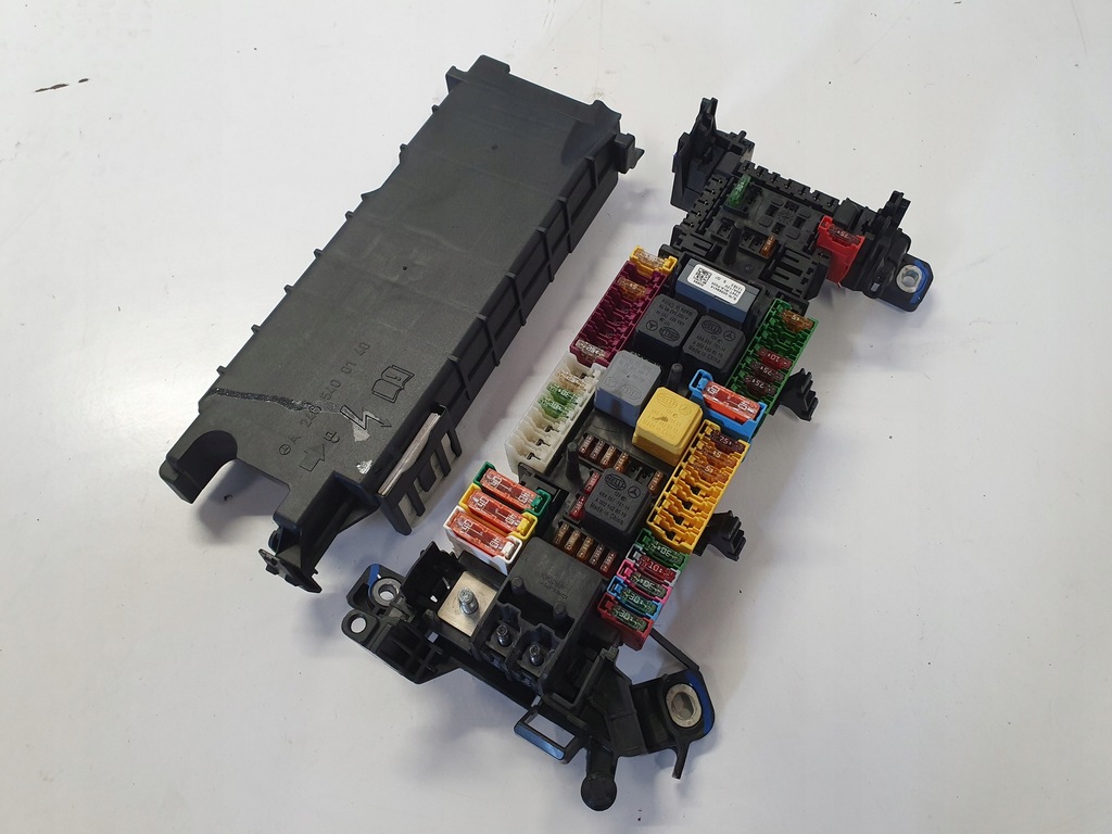 фото №1, Mercedes w176 w246 коробка предохранителей 1.8cdi