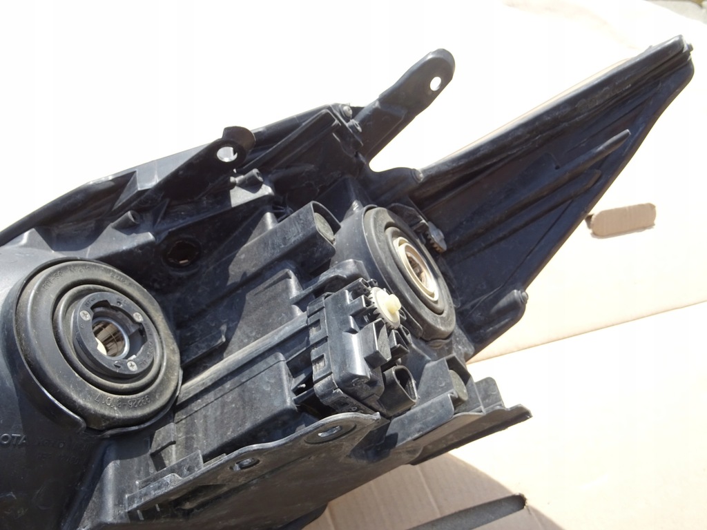 фото №6, Toyota prius 09-16 лампа правая обычная голубой