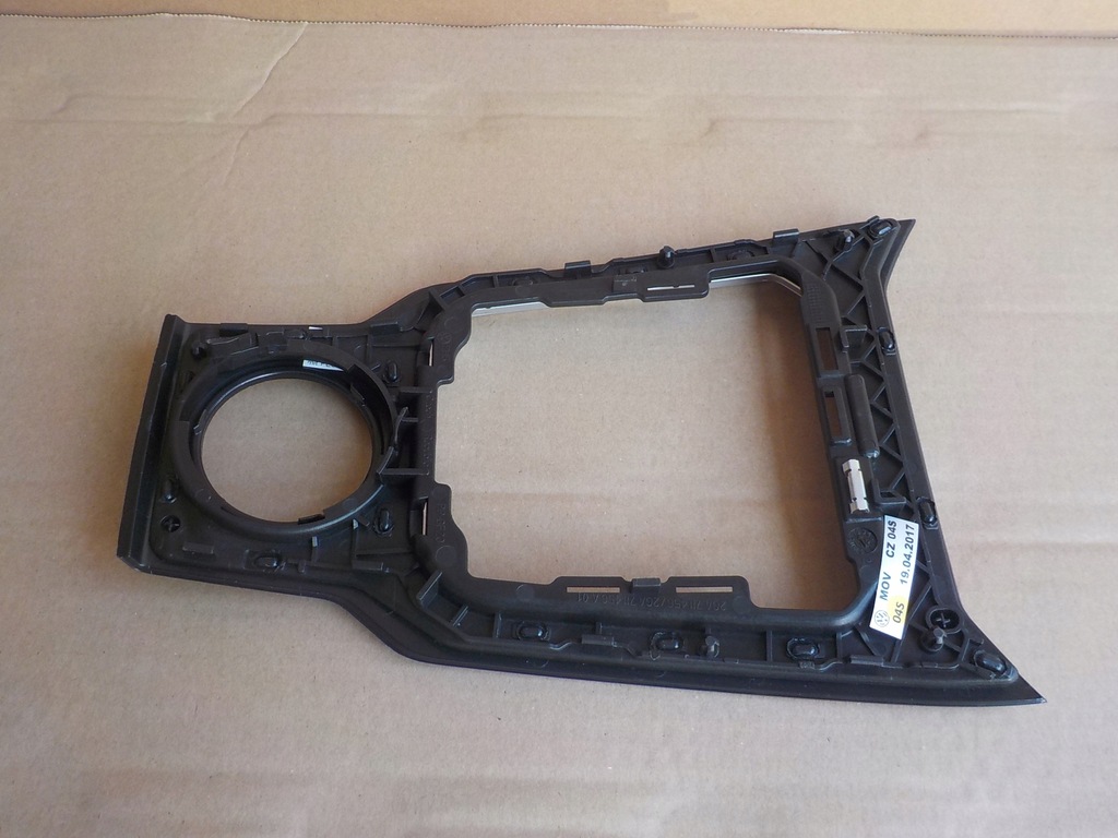 фото №4, Vw t-roc 2.0tsi рамка чехол рычага переключения передач передач 2ga711456