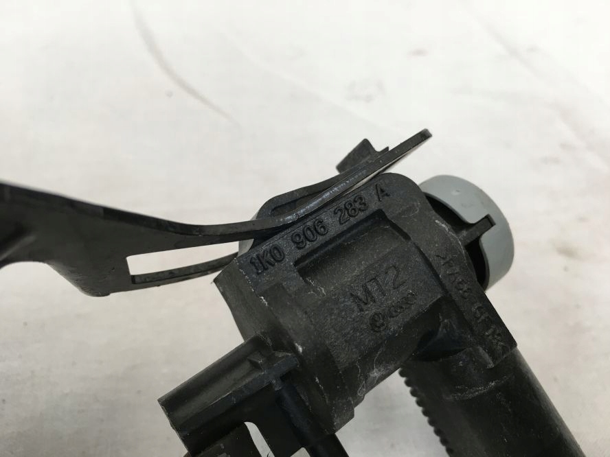 фото №7, Audi a8 d5 4n 18 - клапан вакууму 1k0906283a