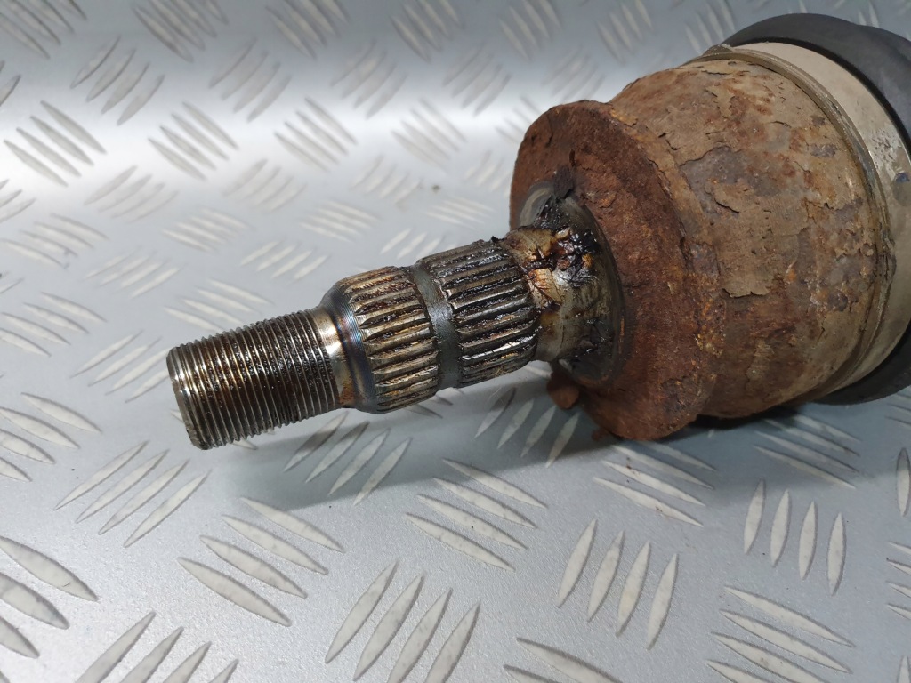 Привідний вал ліва opel astra j 2.0 cdti aafw 13335142 в Україні