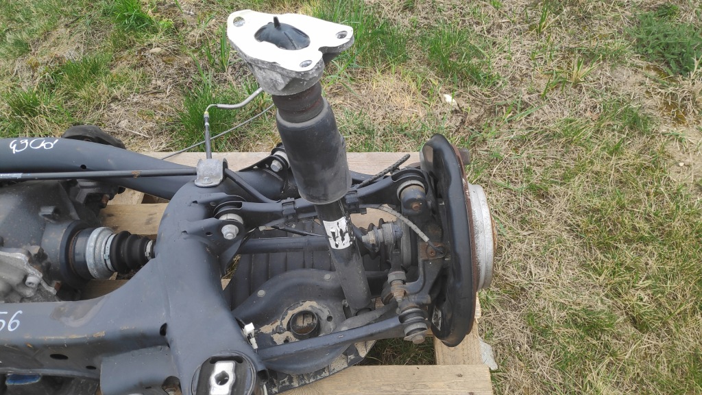 фото №1, Bmw f32 f36 поворотный кулак рычаг амортизатор правый задняя