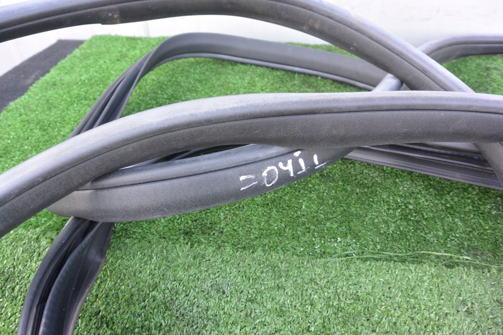 фото №5, Прокладка дверь левая правый mercedes w204 coupe lift