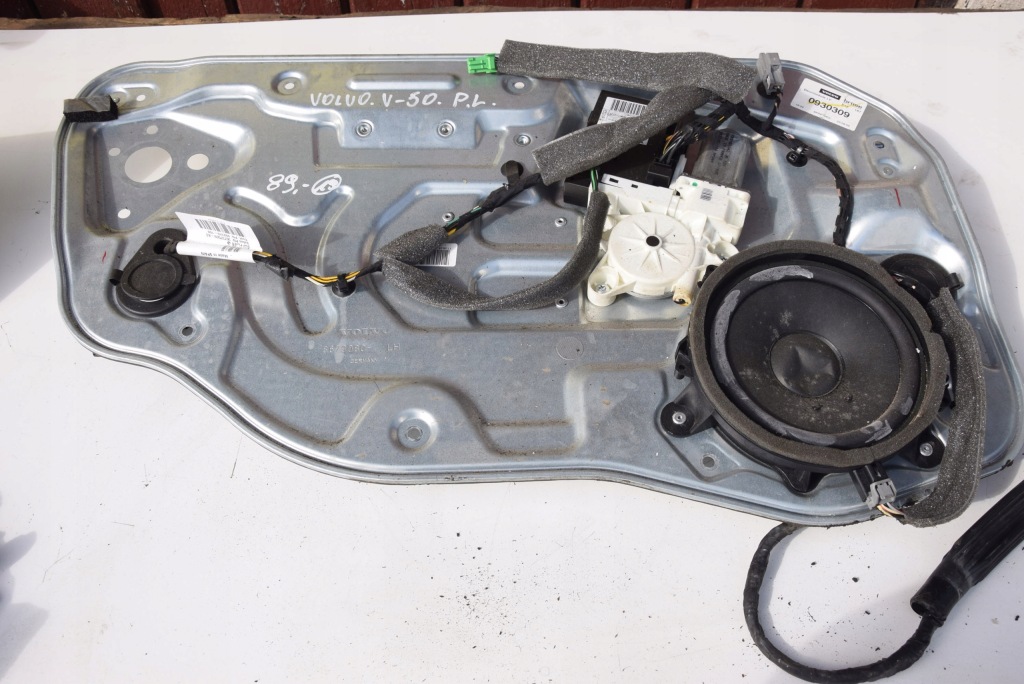 фото №1, Volvo v50 подъемник стекло левый перед 8679080