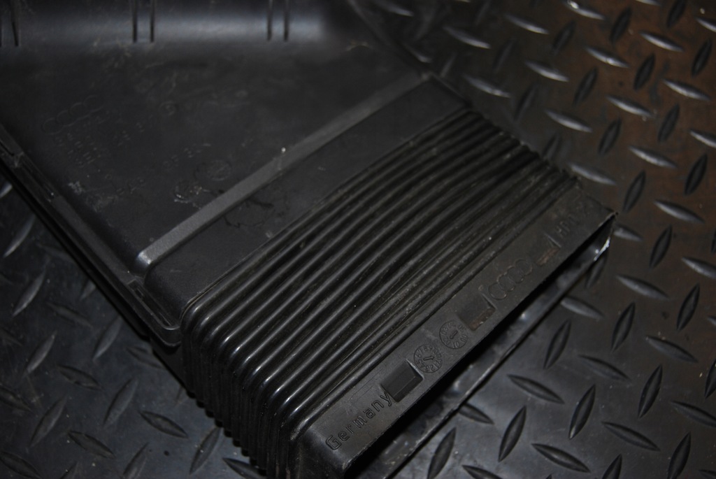 фото №5, Воздухозаборник воздуха audi a4 b6 2.4 8e0129617d