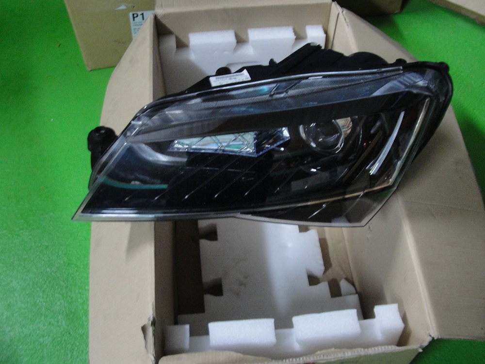 фото №1, Лампа левая перед skoda superb iii 3 ксенон led 3v0