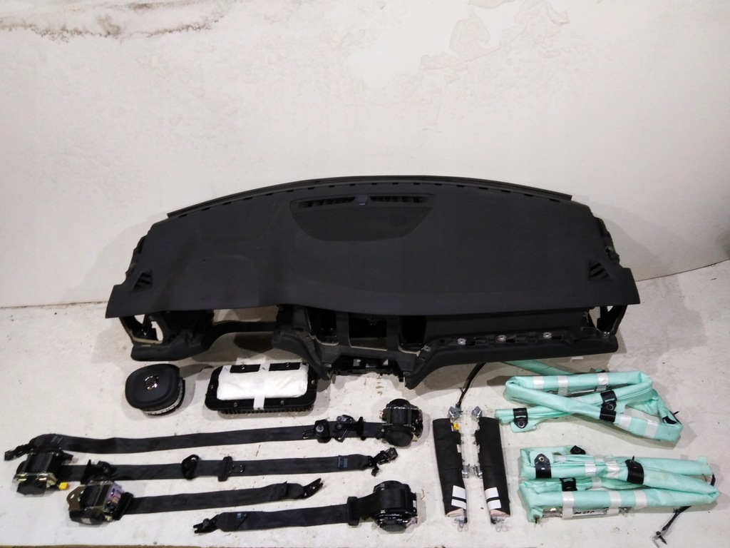 фото №1, Volvo v60 s60 ii 2018 приборная панель консоль подушка безопасности ремни