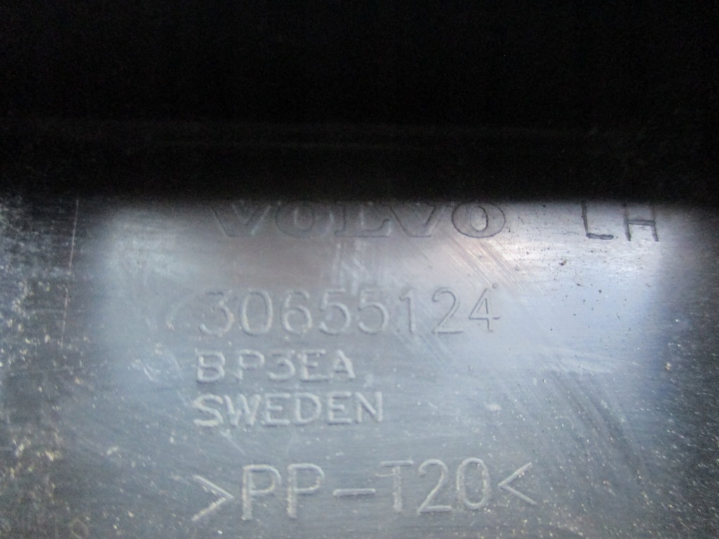 фото №8, Volvo оригинальный номер 30655124 направляющая кронштейн бампера
