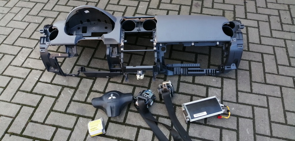 фото №1, Mitsubishi colt 04-08 консоль