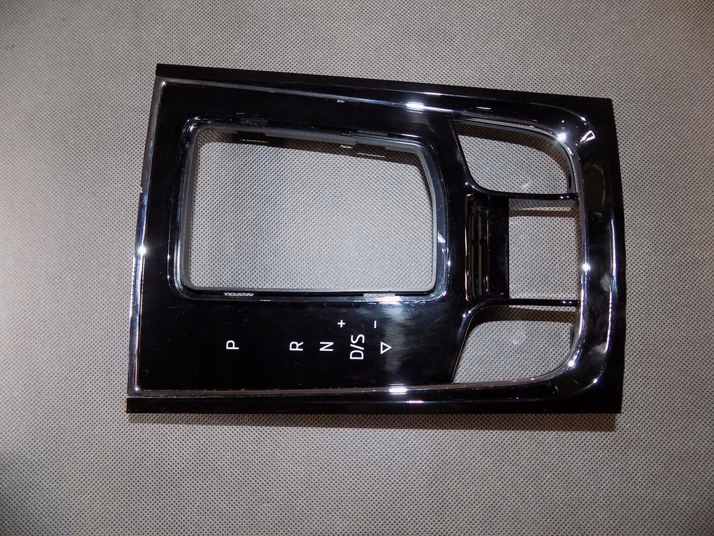 фото №8, Skoda karoq бардачок рамка dekor передач панель