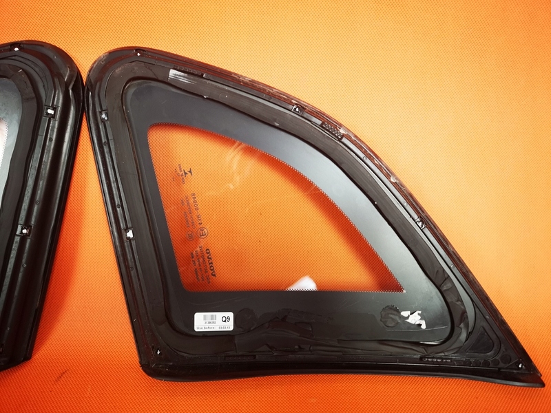 фото №10, Volvo v40 скло кузовна права чорний блиск cc