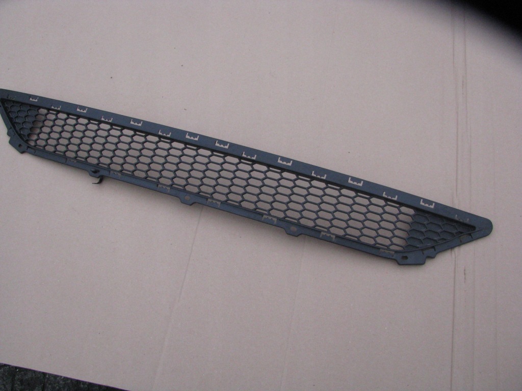 Купити Hyundai tucson 3 решітка середня бампера 2015r-