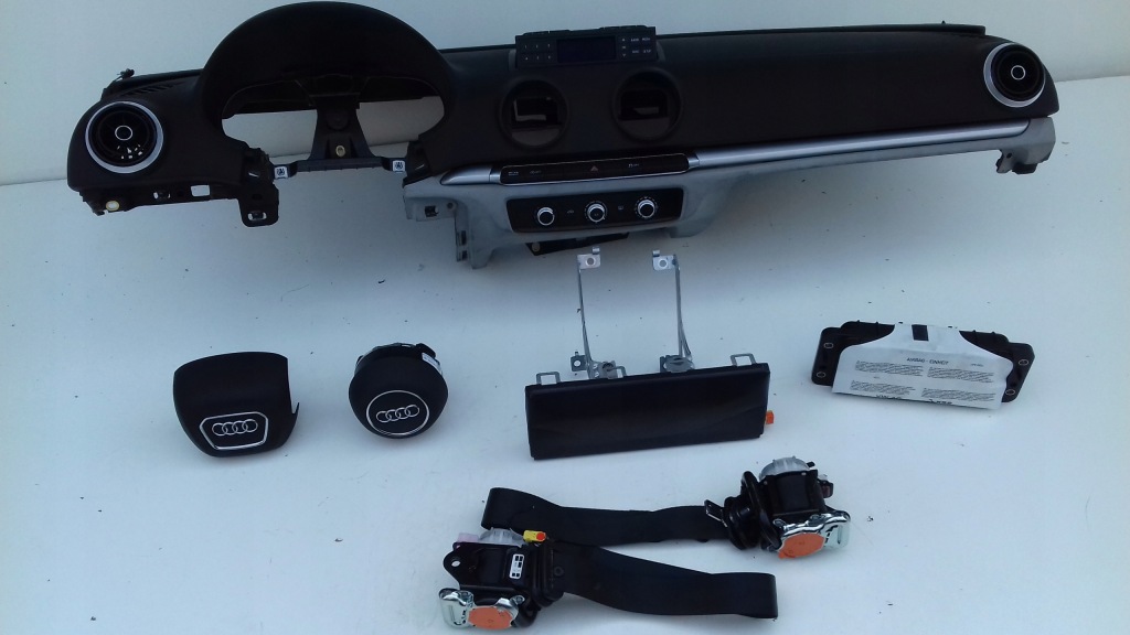 фото №1, Audi a3 8v панель приладів консоль подушка безпеки подушки безпеки ремені