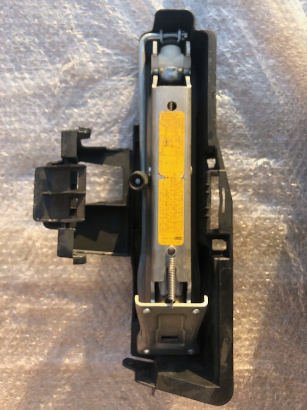 фото №1, Audi a6 c6 4f0 домкрат подъемник 4f0011031