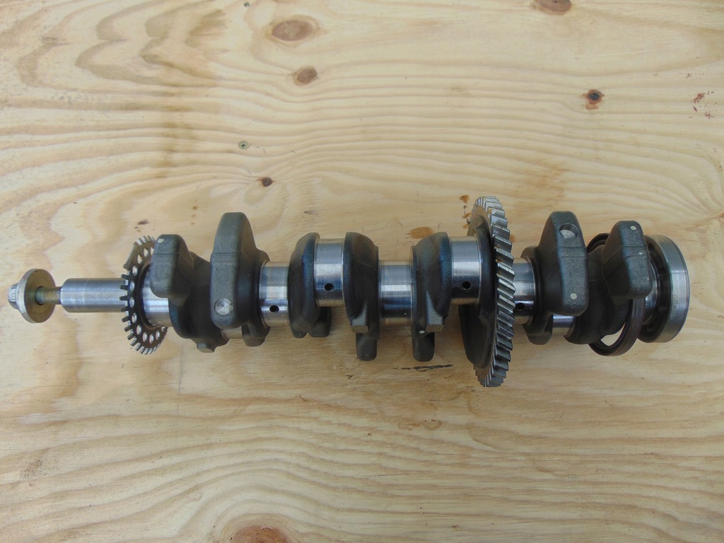 фото №2, Lexus is300h wał коленчатый