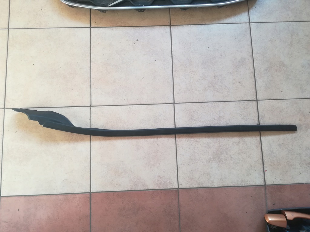 фото №1, Volvo v40 cross молдинг прокладка скло скло перед