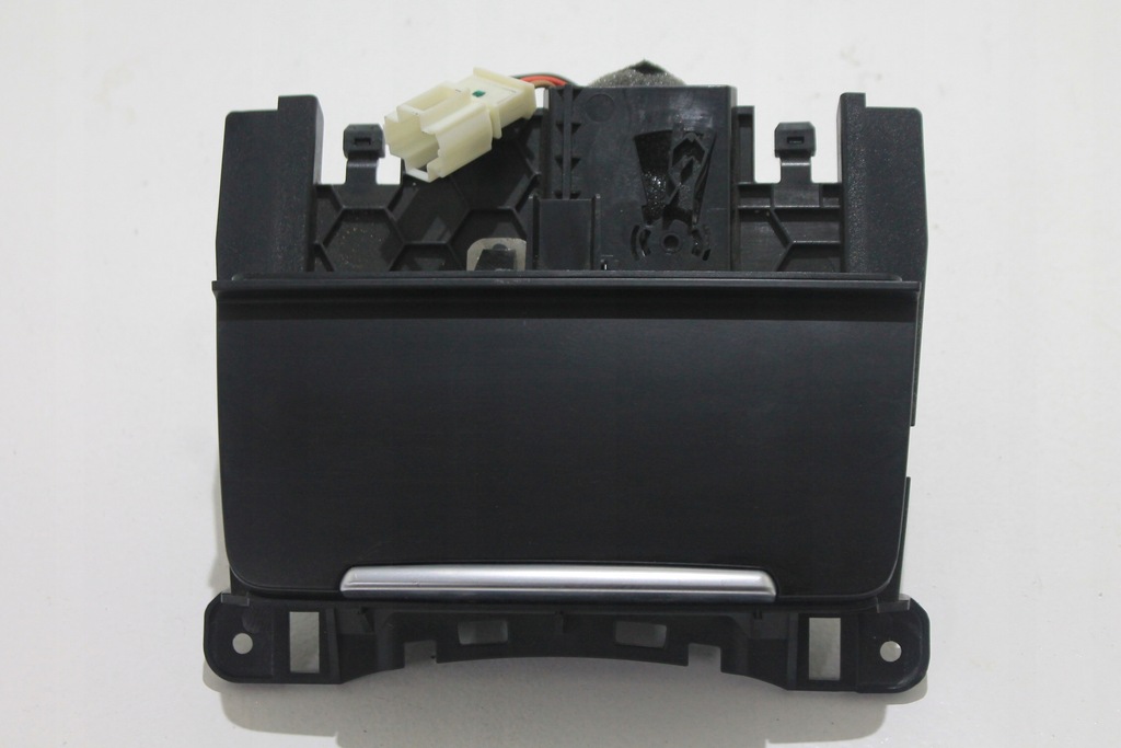 фото №1, Audi q5 s line попільничка прикурювач 8k0857951