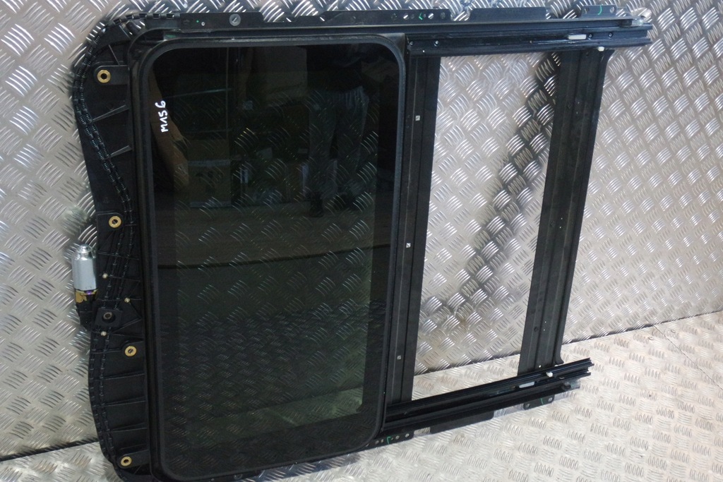 фото №1, Люк скло maserati quattroporte vi m156