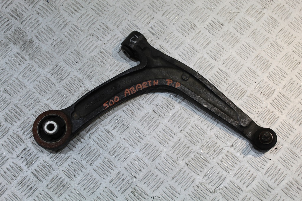 фото №1, Рычаг правый перед abarth 500 lift 2016
